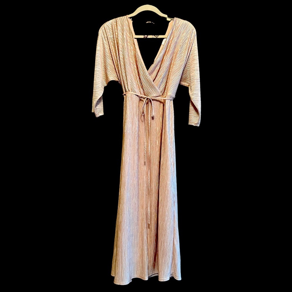 Leith Blush Silver Crinkle V-Neck Formal Mid Length Dress Size 8-10 Wedding Vibe